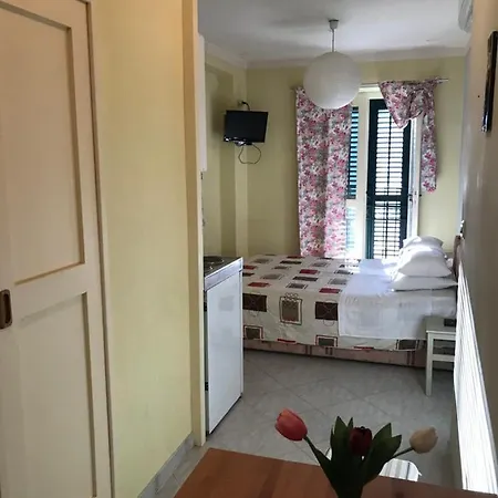 Apartment Studio In The Top Center Split